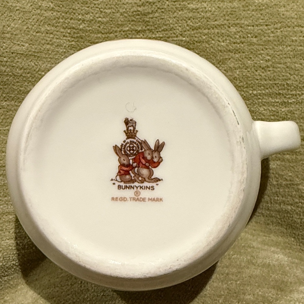 Vintage 1959-1975 Royal Doulton Bunnykins Mug, Knitting Themed, Bunnies Mouse - Picture 7 of 9